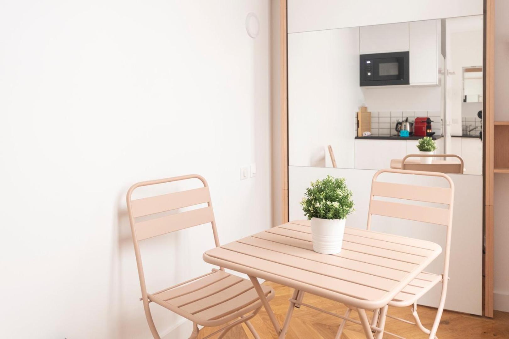 Super Central Mini Studio - 2 Pax, Murphy Bed Paris Bagian luar foto