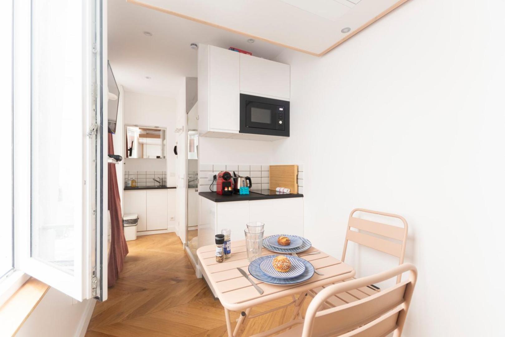 Super Central Mini Studio - 2 Pax, Murphy Bed Paris Bagian luar foto