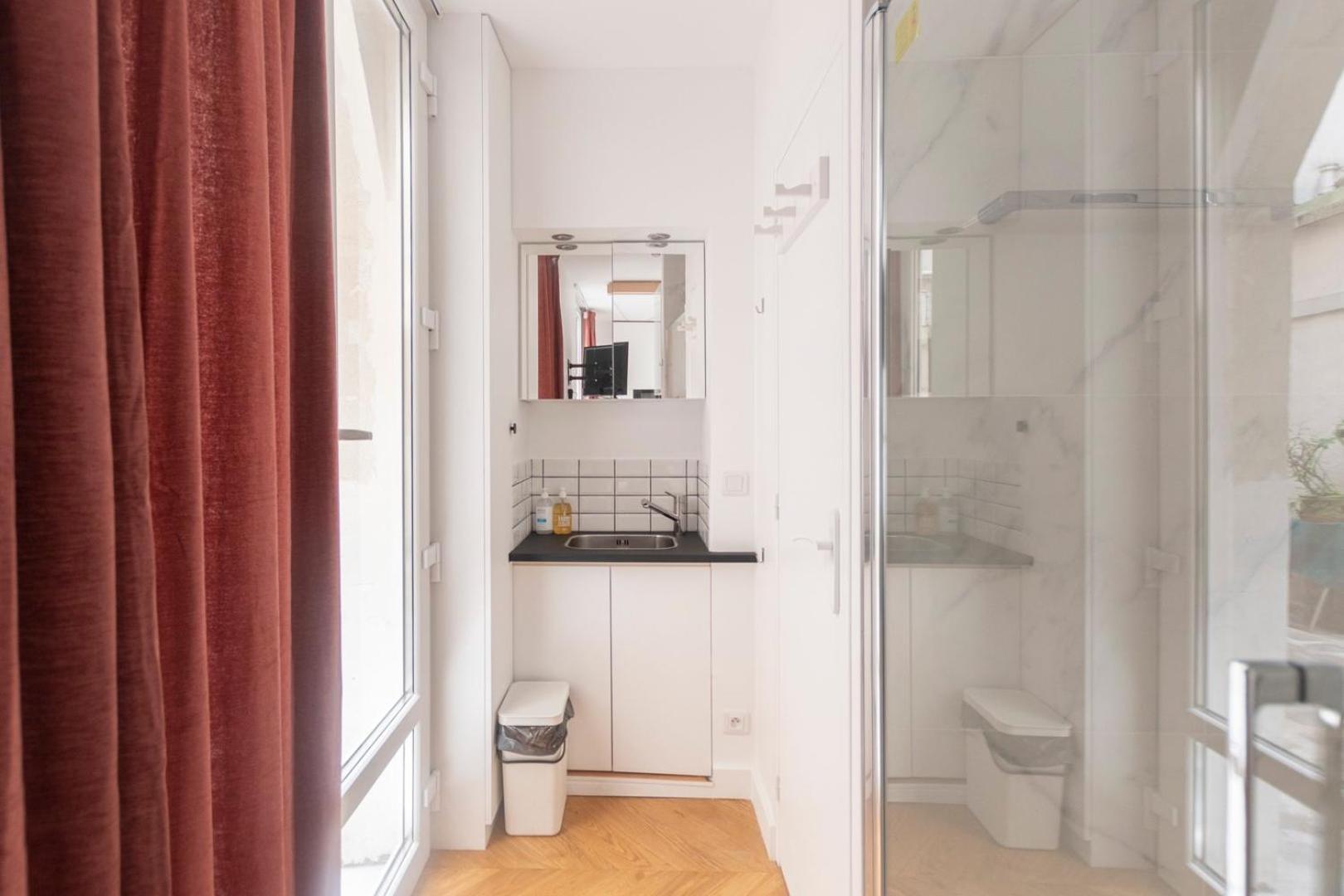 Super Central Mini Studio - 2 Pax, Murphy Bed Paris Bagian luar foto